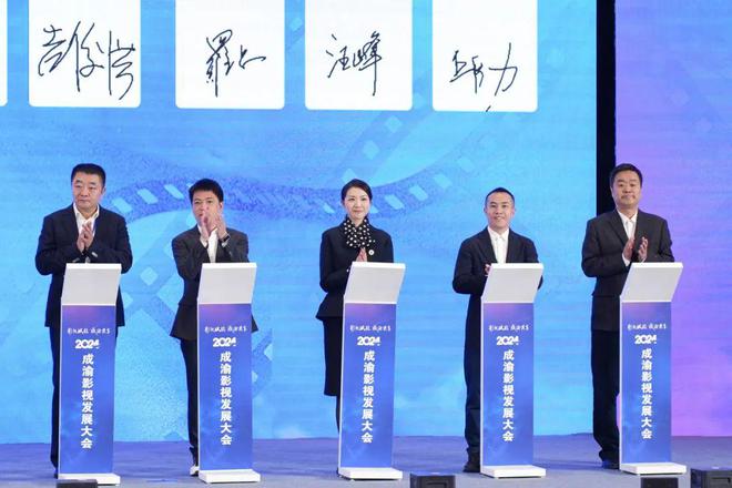 在这场成渝影视盛会上川影一整个惊喜“大动作”!(图7) 在这场成渝影视盛会上川影一整个惊喜“大动作”!(图7)