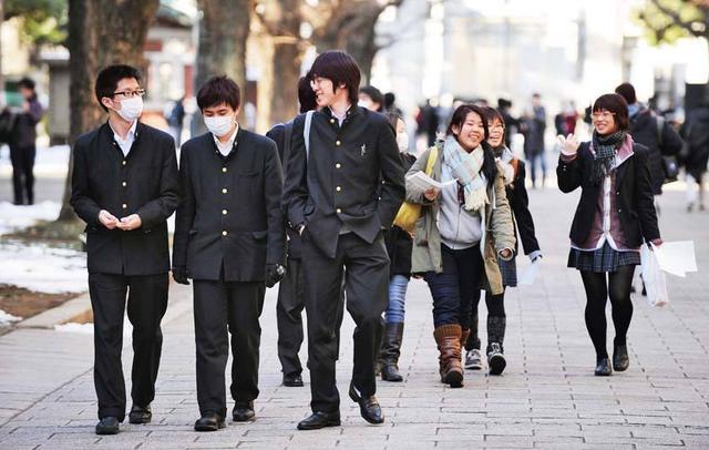 中日韩2024年新生儿差距：日本跌破70万韩国24万中国多少？(图4)