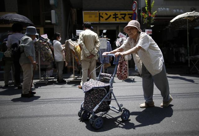 中日韩2024年新生儿差距：日本跌破70万韩国24万中国多少？(图3)